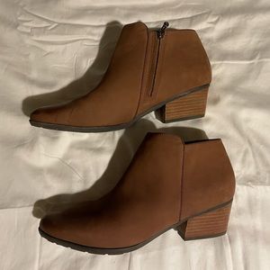 Womens ankle boots LTS size 14 with zipper